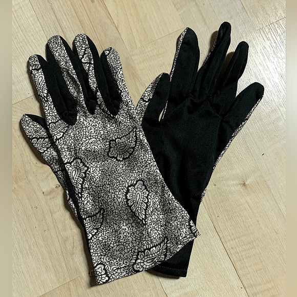 Vintage Black and White Paisley Gloves. - Picture 1 of 5